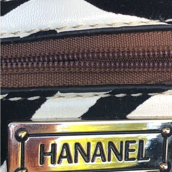 😊3/$30 Hananel Purse Black & White exterior w/Flower, interior tiger print - Picture 10 of 11